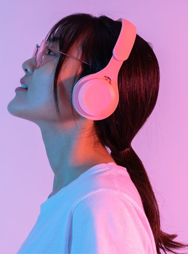 <h4><strong>New in</strong></h4><h1>Head Phones</h1>